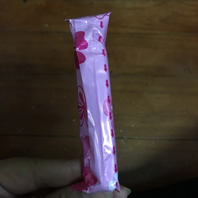 Tampon có cần đẩy đặt âm đạo