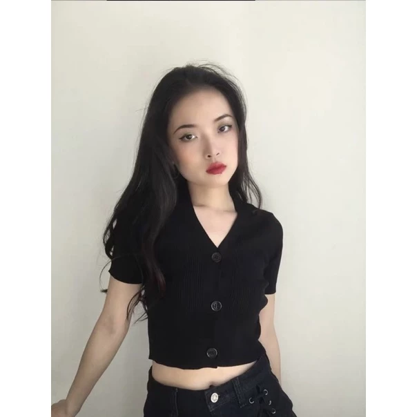 Áo croptop tay ngắn 3 nút giả