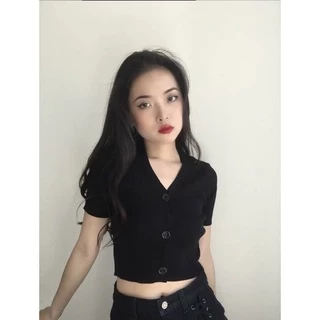 Áo croptop tay ngắn 3 nút giả