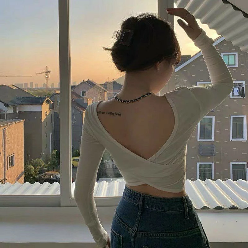 Váy hở lưng vạt chéo