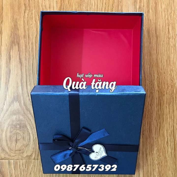 Hộp quà hình vuông màu xanh dương, hộp đựng quà tặng