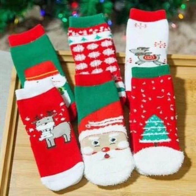 Bộ sản phẩm :2 gáu +1 set tất noel