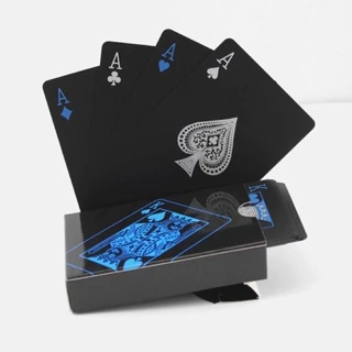 BỘ BÀI POKER NHỰA PVC MÀU ĐEN CHỐNG THẤM NƯỚC ( Tặng kèm hộp đựng )