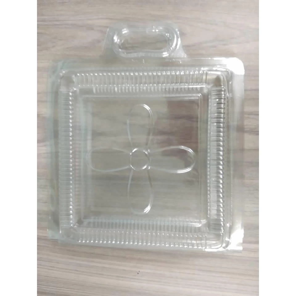 100 HỘP NHỰA ĐỰNG BÁNH MỨT LẠP XƯỞNG 1 KÝ CÓ QUAI XÁCH 20 X 20 X 5,5 CM