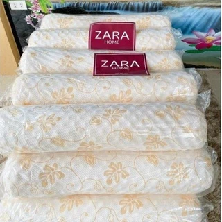 Gối ôm cao su non, gối ôm Zara Home vân matxa thoáng khí.