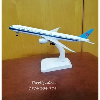 Mô hình máy bay tĩnh B777 300ER China Southern 18cm có bánh xe