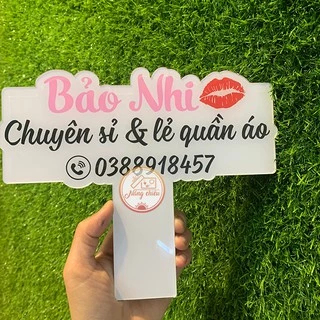 Bảng hiệu mica cầm tay chụp hình sản phẩm - Free thiết kế và in thông tin shop theo yêu cầu