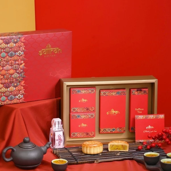 Hộp quà tặng trung thu Saffron gồm 2 mứt sen, mứt gừng và nhụy hoa nghệ tây