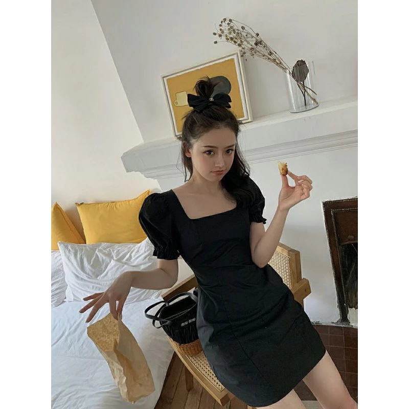 Váy tay bồng, cổ vuông tiểu thư
