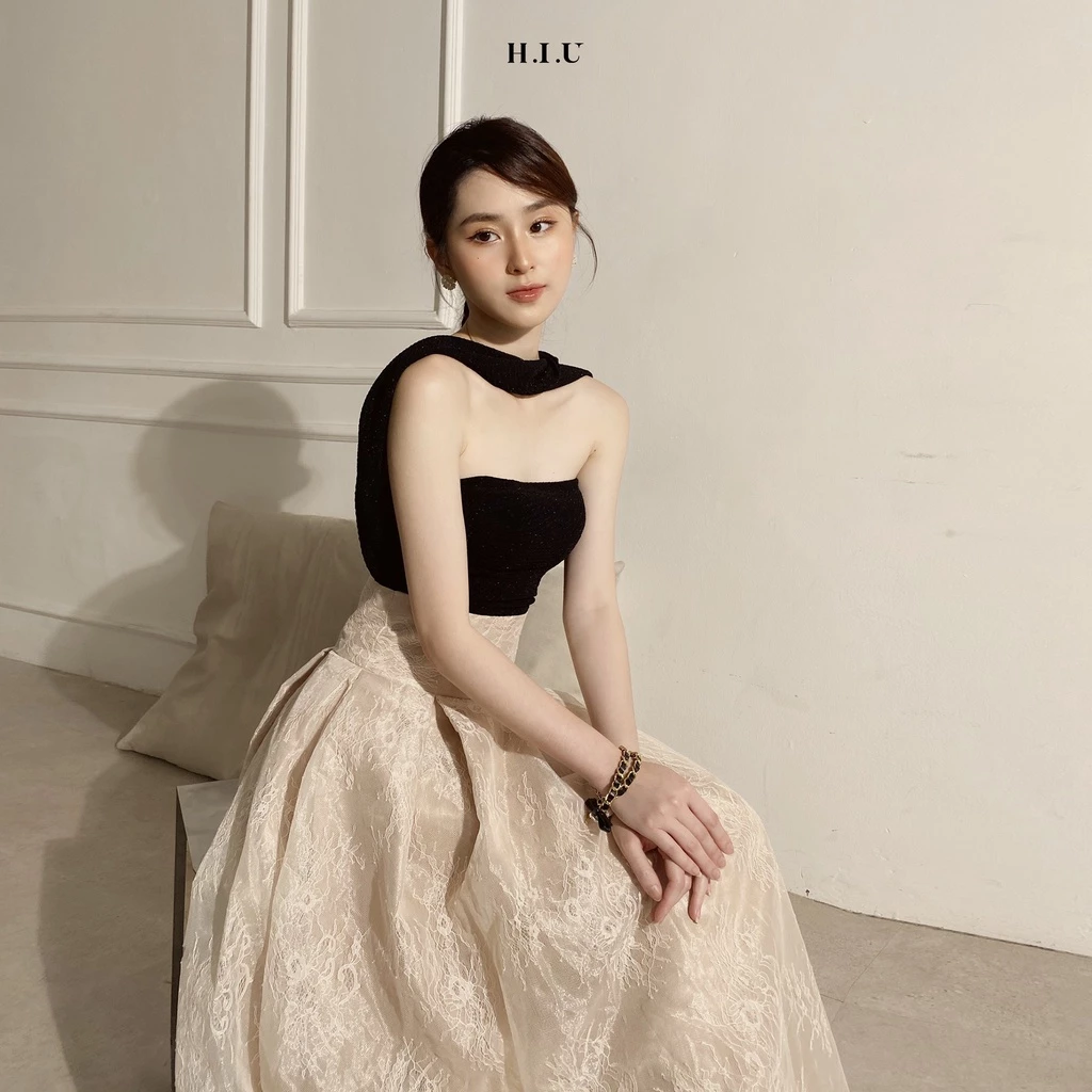 Áo nữ thiết kế 2 kiểu chéo cổ MIA TOP H.I.U Fashion , cách điệu đen ánh kim dáng ngắn sang trọng con gái HIU design
