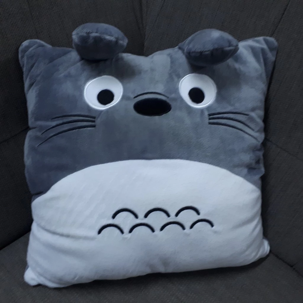 Gối tựa lưng hình totoro