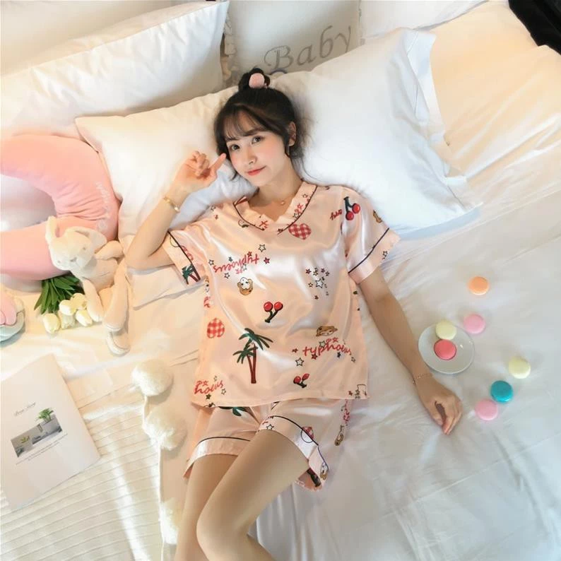 Đồ ngủ Pijama mặc nhà lụa satin cao cấp đùi cộc hoạt hình hello kitty