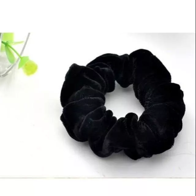 Set 2 Cột tóc vải nhung Scrunchies màu đen (2 Size)