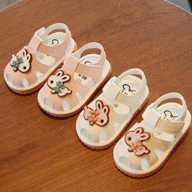 [Rẻ nhất shopee] Sandal tập đi cho bé gái đế mềm chống trơn có kèn hoạt tiết thỏ [DTD06]