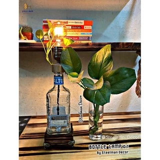 Bottle Lamp 01-Đèn bàn trang trí từ chai rượu ngoại bóng sợi đốt Edison cổ điển ánh sánh vàng