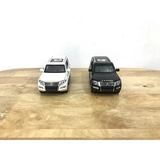 Mô hình xe Mitsubishi Pajero V93 _ Tỷ lệ 1:32