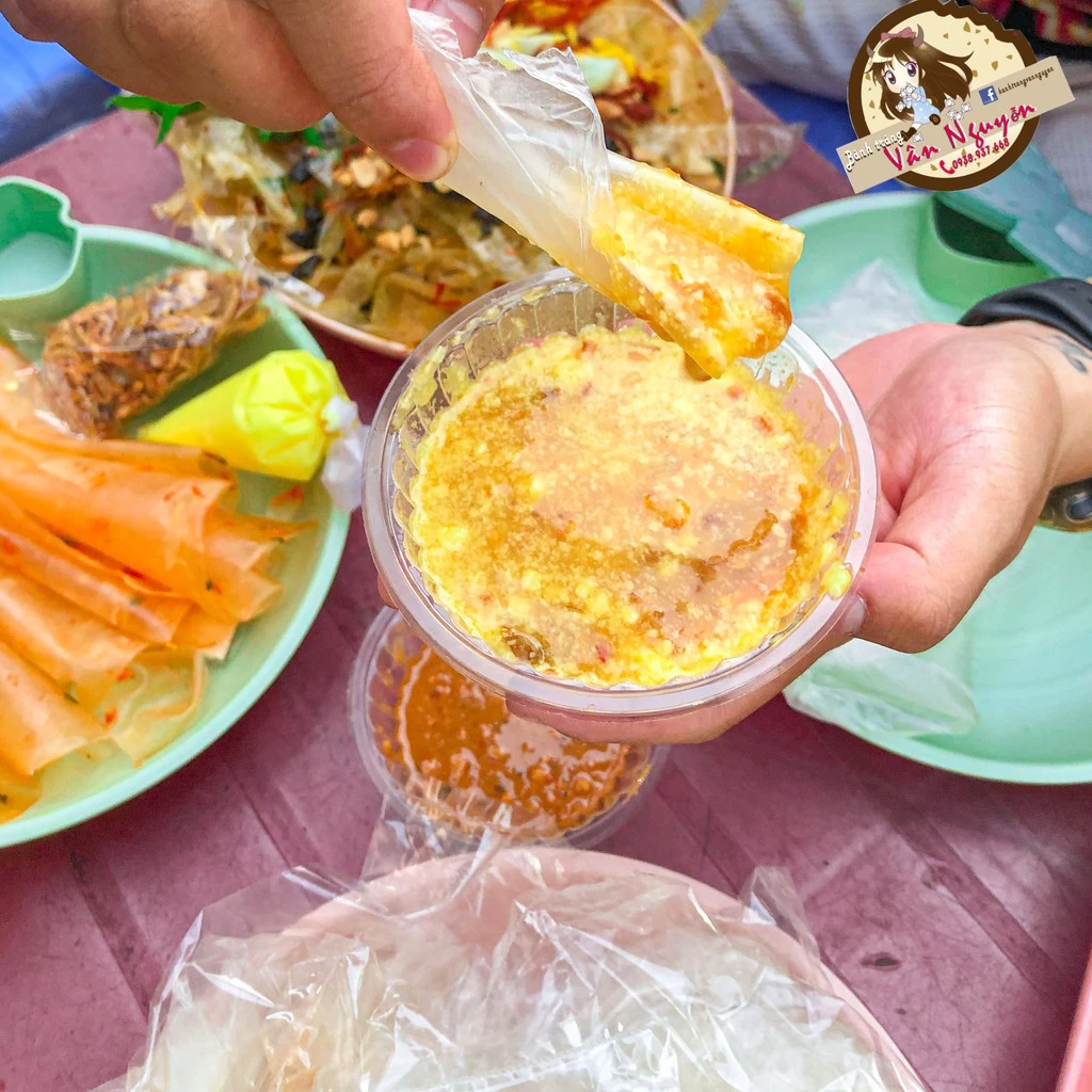 Bánh tráng phơi sương chấm sốt me bơ hành phi đậu phộng. Bánh tráng Vân Nguyễn