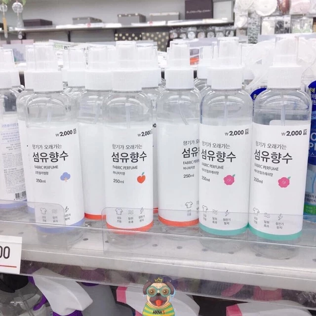 Xịt thơm quần áo Daiso Fabric Ferfume 250ml