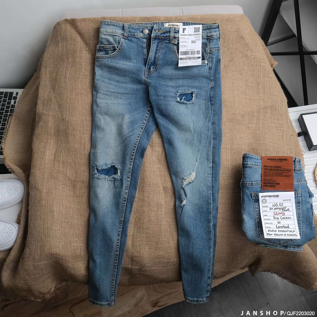 Quần Jeans Rách Gối Wash Nhẹ Với Tone Màu Blue Cổ Điển