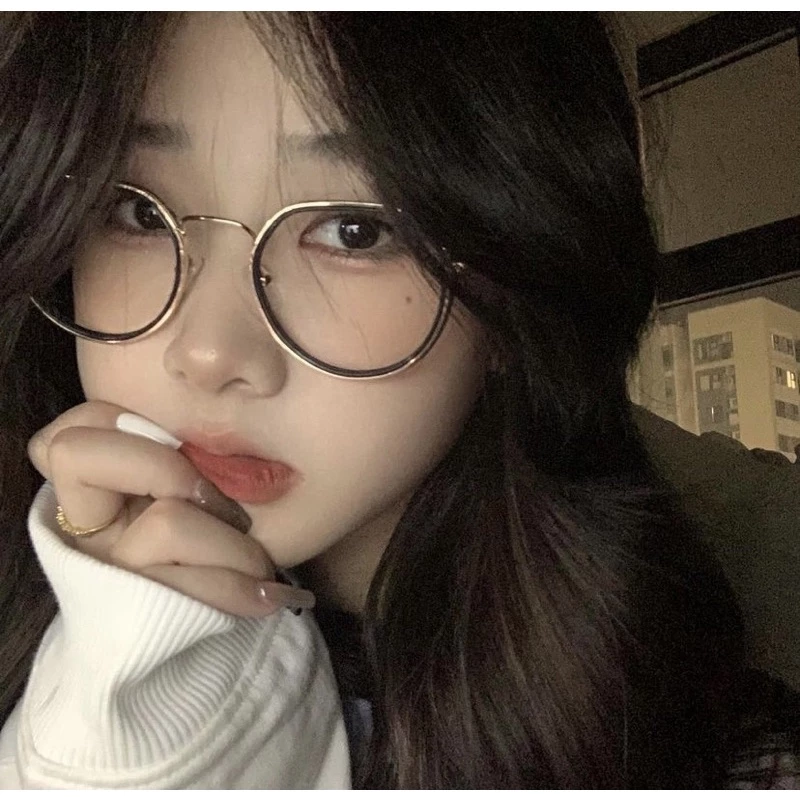 Kính đa giác gọng kim loại dễ đeo lắm nha💚