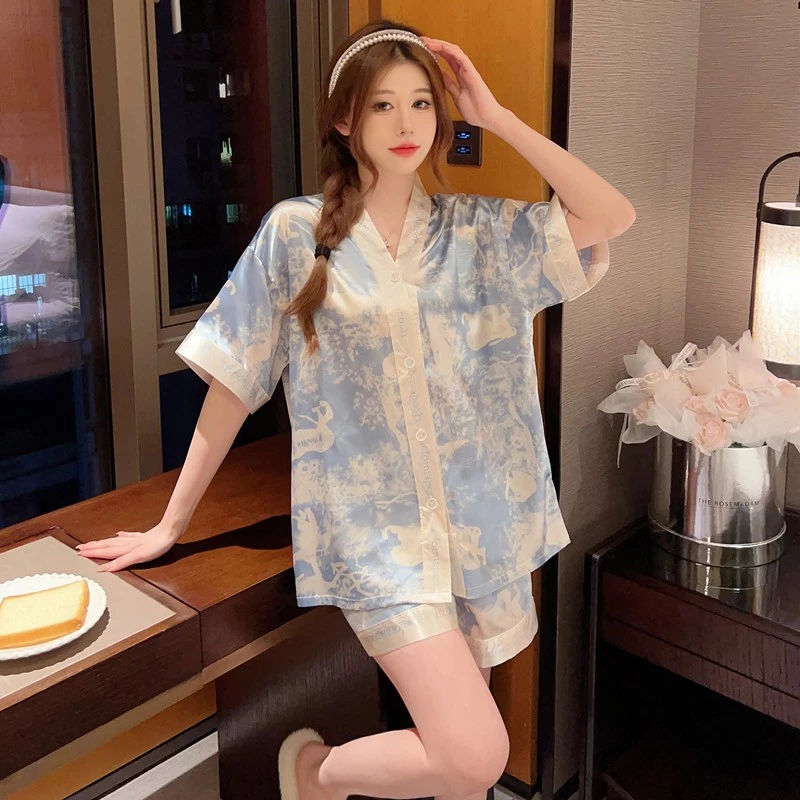 Bộ đồ ngủ ngắn tay bằng lụa mát mẻ dành cho nữ mùa hè