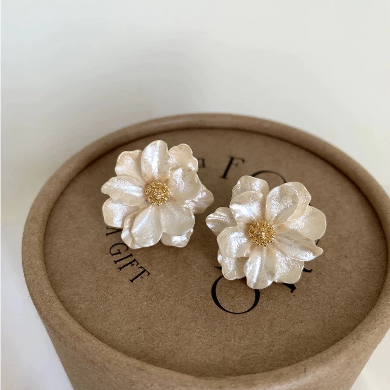 Việt Nam 1 Ngày Giao💕Bông Tai Camellia Tính Khí Nhẹ Hương Thơm Sang Trọng Bông Tai Camellia Nữ Phong Cách Mới Cao Cấp Pháp Retro Bông Tai