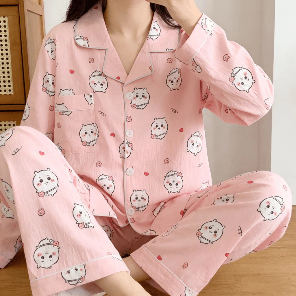 Bộ đồ ngủ màu hồng kem phong cách xuân hè, thiết kế đáng yêu phù hợp với Ji Yi