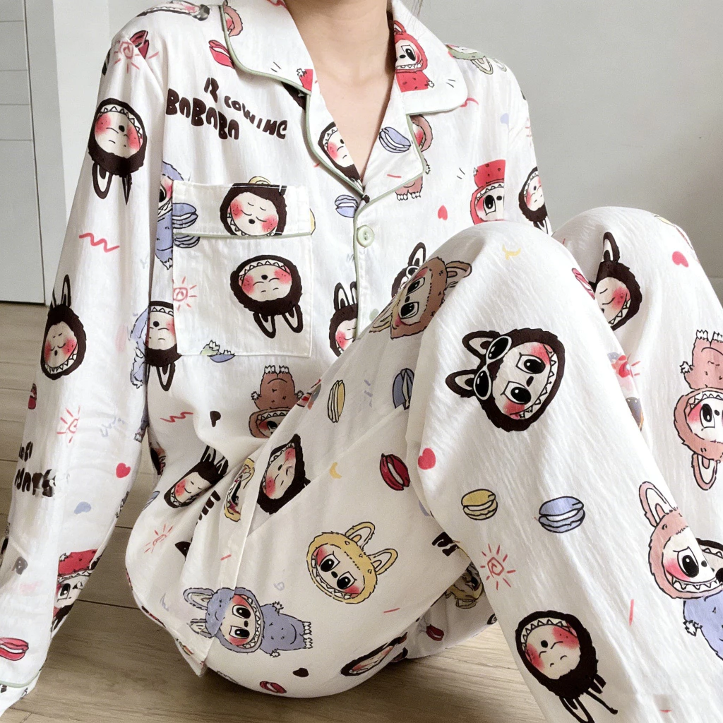Bộ đồ ngủ Monster Series từ Labubububu, chất liệu cotton nhẹ dành cho mùa xuân hè, gồm cardigan và quần dài tay, phù hợp cho việc thư giãn.