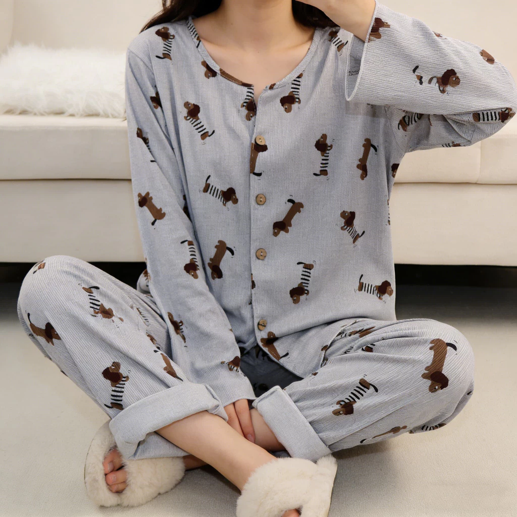 Bộ đồ ngủ dachshund dễ thương, thiết kế mỏng, chất lượng cao, mang lại cảm giác thoải mái.