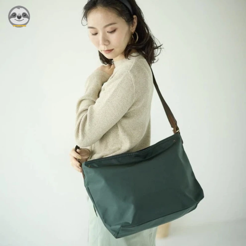 Phong cách Nhật Bản Muji Style / Túi đeo chéo thời trang dung tích lớn / Túi đeo vai A4 / Túi du lịch cặp đôi đeo chéo màu trơn