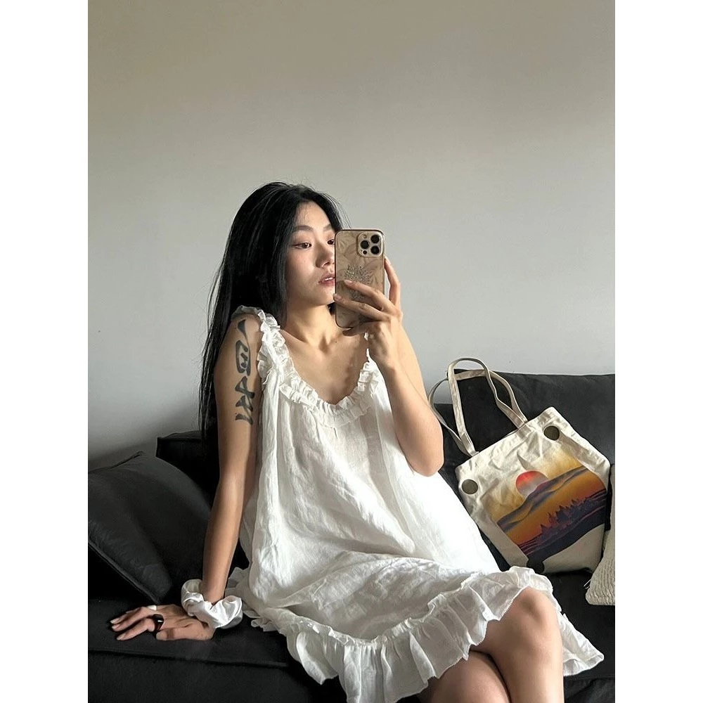 Váy ngủ yếm ngọt ngào phong cách mùa hè, màu trắng dễ thương để mặc tại nhà