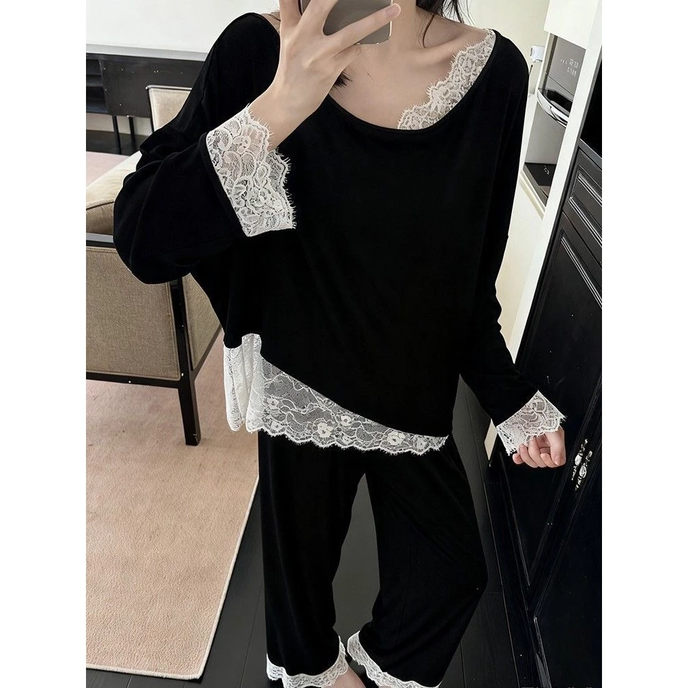 Bộ đồ ngủ nữ dáng rộng hai mảnh với viền ren mới lạ