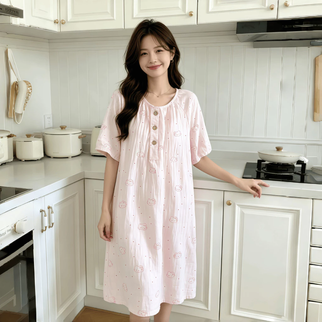 Đầm ngủ nữ mới 2026: Áo cổ tròn tay ngắn cotton mát, in hình mèo con dễ thương trên nền màu trơn, dáng rộng thoải mái phong cách ngọt ngào【mặc nhà hay đi chơi đều đẹp】