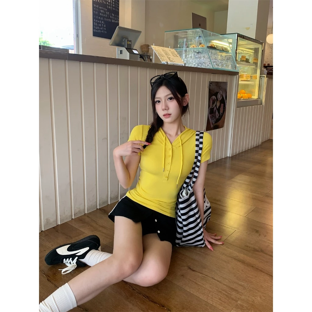 Áo trùm đầu ngắn tay Viviapparel dành cho nữ: Phong cách Mỹ đơn giản. Có hình bóng vừa vặn, thiết kế nửa nút và vết cắt thắt lưng — một lựa chọn sành điệu và quyến rũ