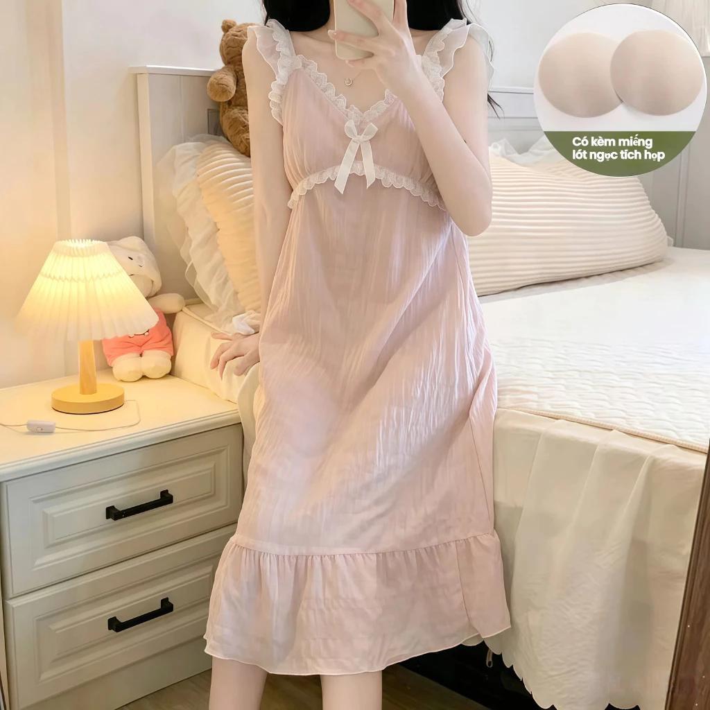 Đầm ngủ dây quai có đệm ngực cho nữ – Mùa hè 2026 – Chất liệu Cloud Cotton hoa văn nổi, dáng dài vừa, rộng rãi thoải mái – Mặc nhà mát mịn