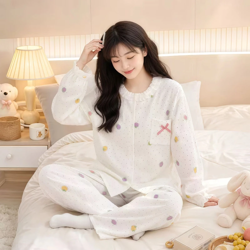 Bộ đồ ngủ mới 2026 – In họa tiết dâu tây dễ thương, chất Cloud Cotton mềm mại, tay dài & quần dài, mặc nhà mát mịn dành cho nữ.
