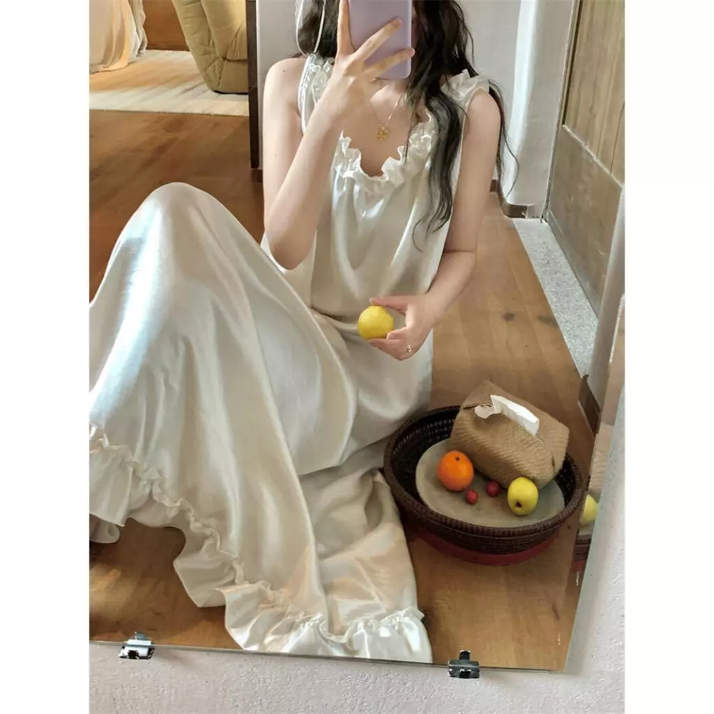 Váy ngủ mùa hè mới nhất - Chất lụa satin cao cấp - Màu trắng ngọc trai - Dáng dài quai mảnh - Phong cách nữ thần sang trọng - Đồ ngủ tại nhà đẳng cấp - Mẫu hot bán chạy - Free ship ✅ Giao hàng trong ngày