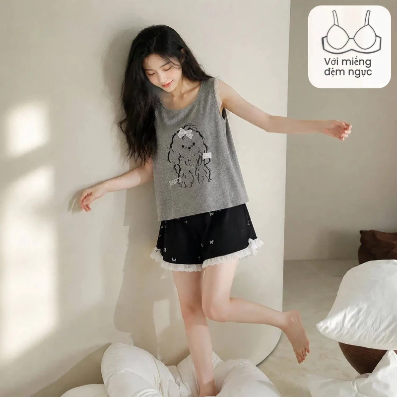 Bộ đồ ngủ mùa hè cho nữ – Chất Modal mềm mịn, mát lạnh – Thiết kế tay ngắn cổ tròn, có đệm ngực – Viền ren dễ thương – Mặc ở nhà mát mẻ, mặc ra ngoài vẫn sang