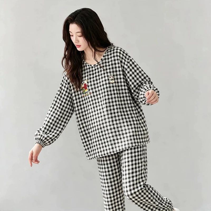 Bộ đồ ngủ mùa xuân thu cho nữ – Chất Cloud Cotton mềm mịn, thoáng mát – Thiết kế tối giản nhưng sang trọng – Dáng rộng, mặc thoải mái và che khuyết điểm hiệu quả