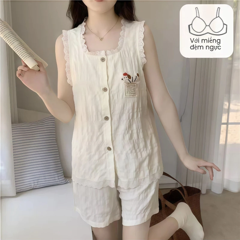 Bộ đồ ngủ mùa hè cho nữ – Chất Cloud Cotton mềm mát, màu kem nhẹ nhàng – Có đệm ngực, thiết kế cổ tròn ren dễ thương – Áo ba lỗ + quần đùi – Mặc ở nhà hay ngủ đều thoải mái, phong cách ngọt ngào