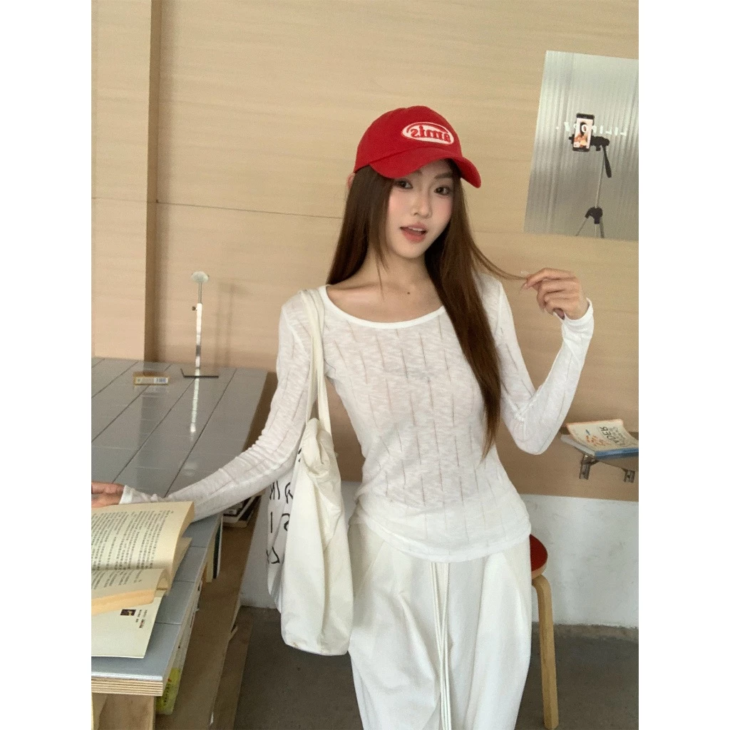 ViViApparel Women 's: Áo thun cotton nguyên chất dài tay dáng ôm phong cách Hàn Quốc có cổ chữ U, chi tiết cắt ra và vải kết cấu — áo màu trơn, giản dị, hợp thời trang cho mùa thu.