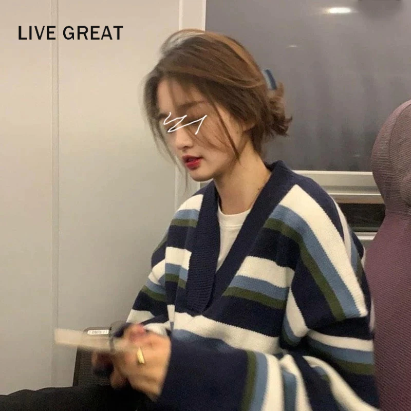 LIVE GREAT Áo sweater Cổ v Kẻ Sọc Kiểu Hàn Quốc Thiết Kế Trẻ Trung Cho Nữ