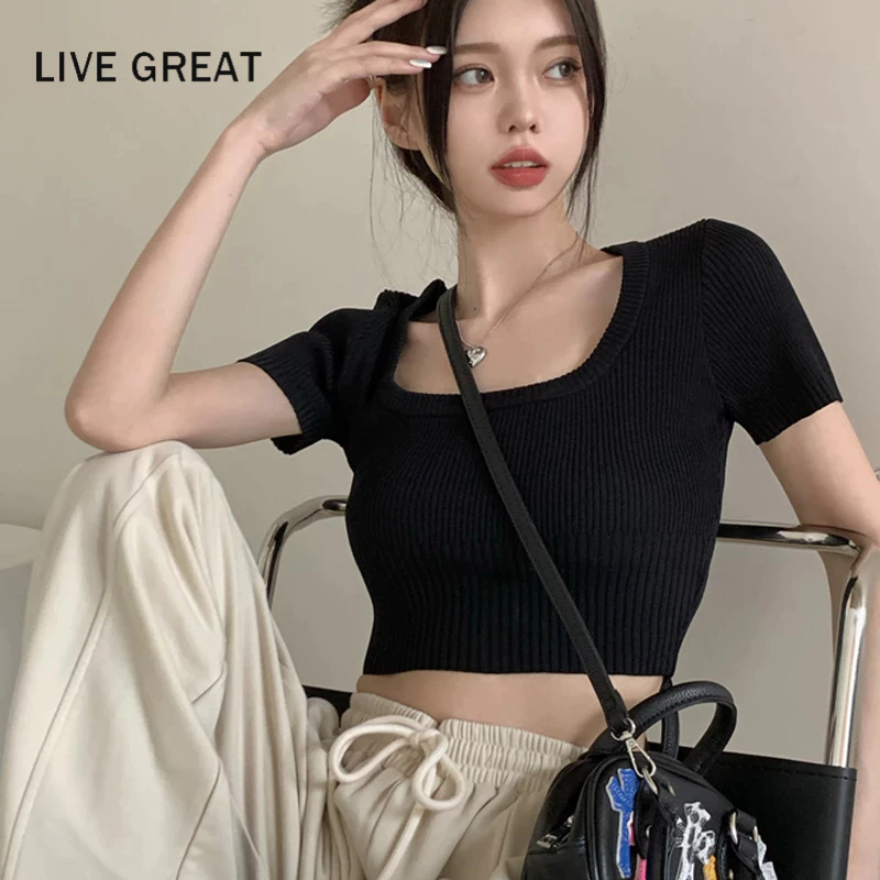 Áo thun LIVE GREAT tay ngắn cổ vuông màu trơn dáng ôm thời trang mùa hè xinh xắn cho nữ