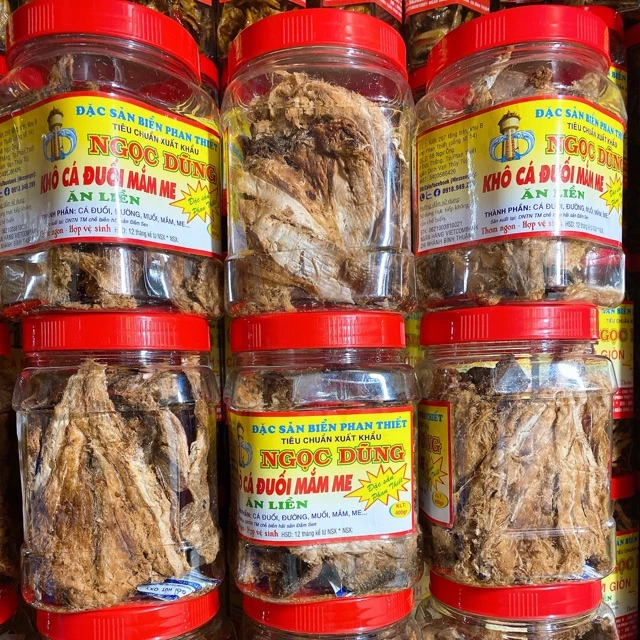 Khô Cá Đuối Mắm Me ( ăn liền ) là món ăn ngon của Shop Đặc Sản Biển Phan Thiết NGỌC DŨNG; Hộp 200 gram. HSD 12 tháng