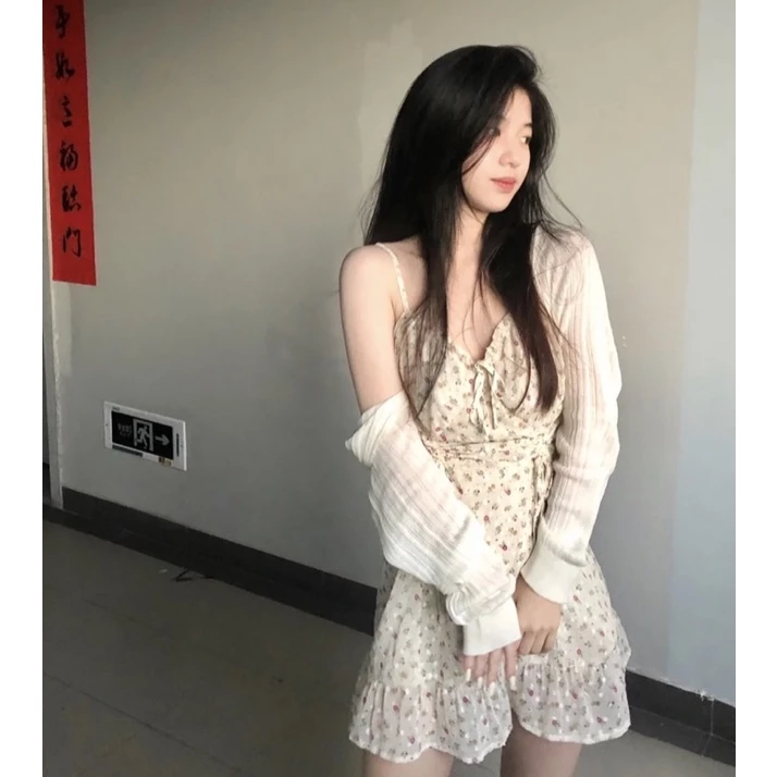 Set váy hoa hai dây và áo khoác cardigan mỏng Daphne Dress