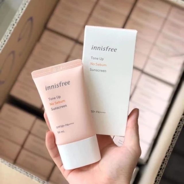 Kem chống nắng kiềm dầu nâng tone da SÁNG HỒNG TỨC THÌ  Innisfree SPF50/PA 50ml