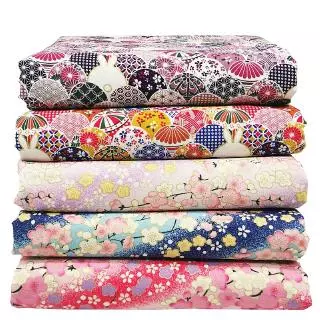 Vải 100% cotton với họa tiết in màu dùng trong may vá