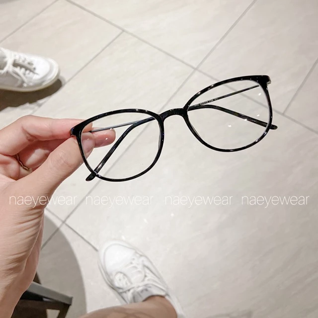 Kính gọng mỏng mắt trung bình , rất xinh và đáng iu🙆🏻‍♀️