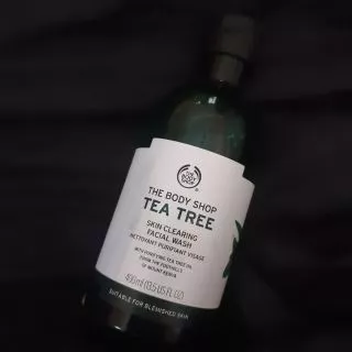 Sữa rửa mặt The Body Shop - Tea Tree (400ml)