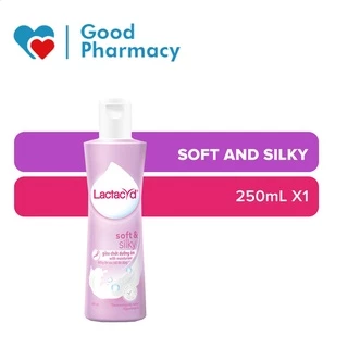 Dung dịch vệ sinh phụ nữ Lactacyd Soft & Silky giúp dưỡng ẩm